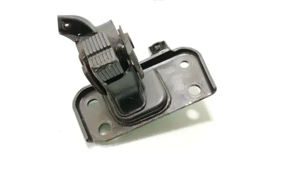 Toyota Avensis T270 Engine mounting bracket