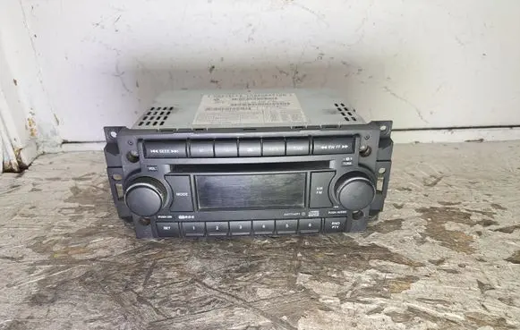 Jeep Grand Cherokee (WK) Radio/CD/DVD/GPS head unit P05064067AD T00AM3424H0709 52884