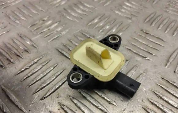 Jeep Renegade Airbag deployment crash/impact sensor 51943478