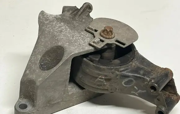 Opel Signum Engine mount bracket 24459821