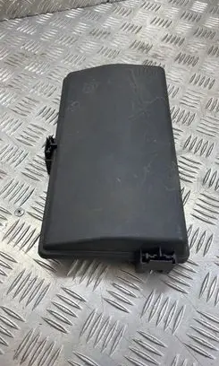 Opel Insignia A Fuse box cover 13222789