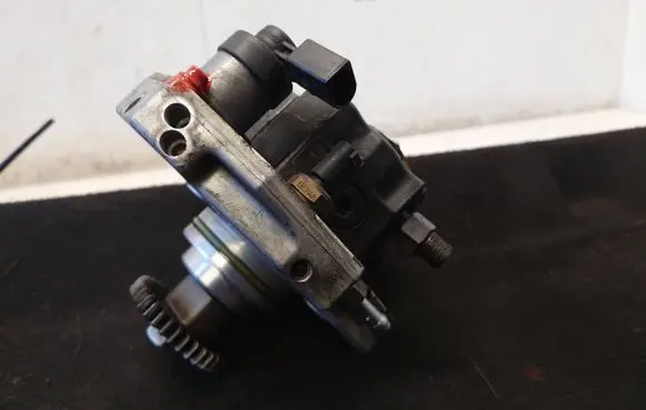 Mercedes-Benz ML W164 Fuel injection high pressure pump A6420103302 6420103302
