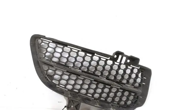 Volkswagen Touareg I Front bumper lower grill 7L6853666B