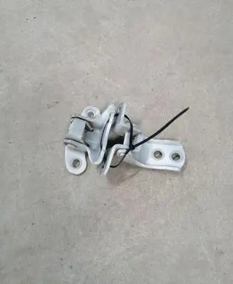 Toyota C-HR I Front door lower hinge E4L3