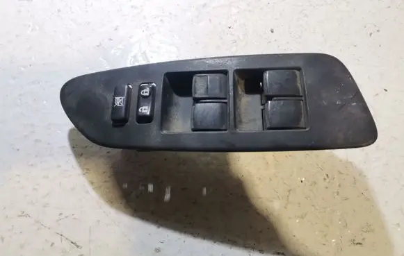 Toyota Auris 150 Electric window control switch