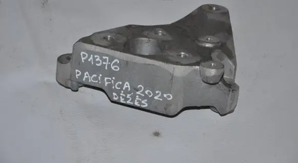 Chrysler Pacifica Gearbox mounting bracket 68470172AA