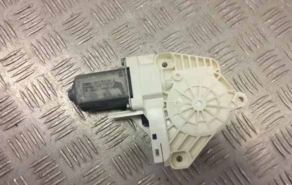 Audi Q3 8U Front door window regulator motor 8K0959801B