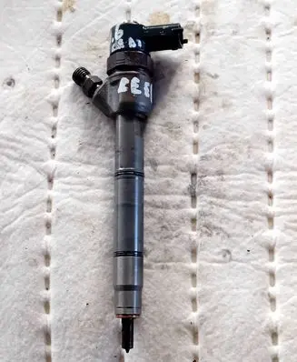 KIA Ceed Fuel injector 0445110320