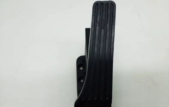 Mercedes-Benz E W212 Accelerator throttle pedal A2043000004