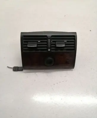 Rear air vent grill
