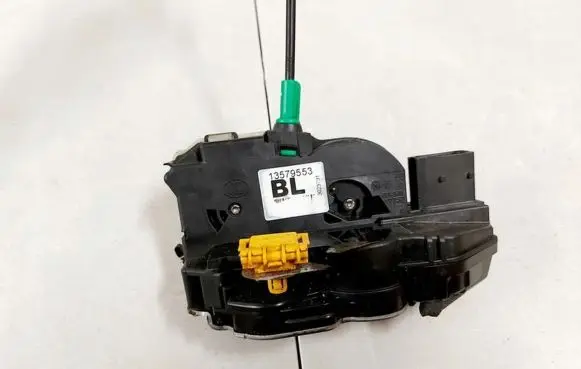 Opel Ampera Rear door lock 13579553