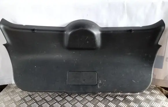 Tailgate trim