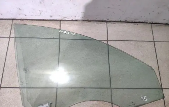 Mercedes-Benz CLA C117 X117 W117 Front door window/glass (coupe) 43R00050 E000292