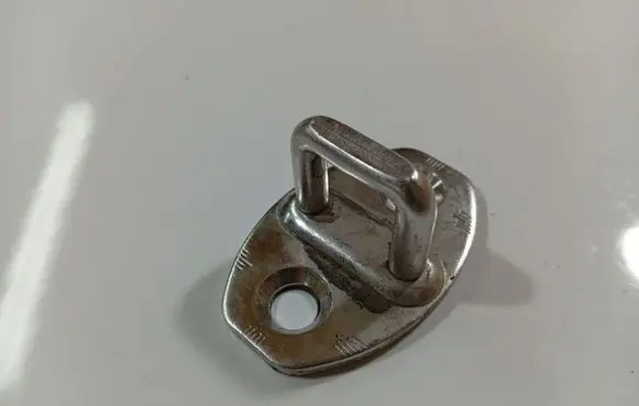 Audi A2 Front door lock loop/hook striker 8Z0837033