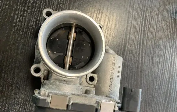 BMW 1 E81 E87 Electric throttle body valve 7561067