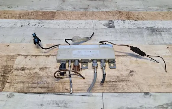 BMW 5 E39 Antenna control unit 65258378090