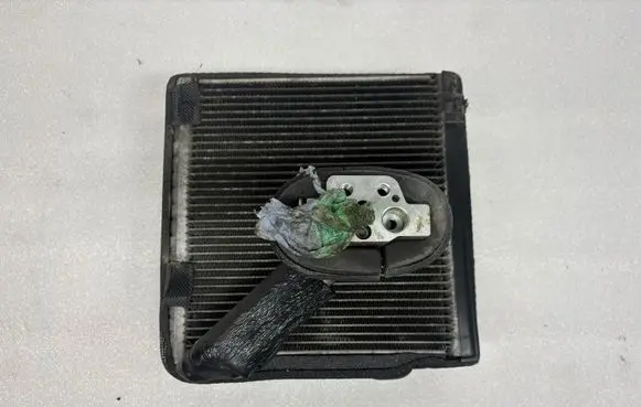 Volkswagen PASSAT B6 Air conditioning (A/C) radiator (interior) 