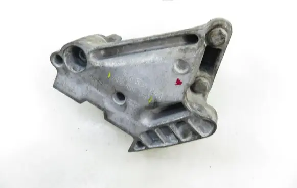 Volkswagen Golf VII Engine mounting bracket 04L199207