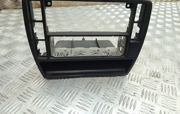 Volkswagen PASSAT B5 Radio/GPS head unit trim 