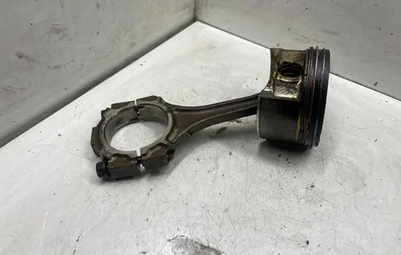 Lexus RX 330 - 350 - 400H Piston with connecting rod