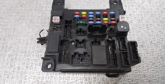 Mitsubishi Lancer VIII Fuse module 8637A643