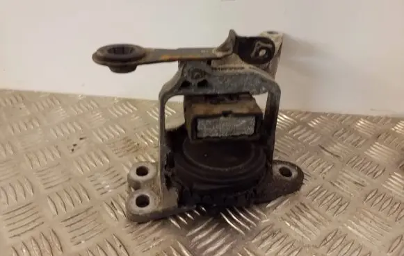 Opel Vivaro Engine mount bracket 165385971R 93451663 112841371R
