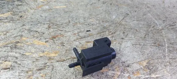 BMW 3 E46 Valve vacuum 72234100