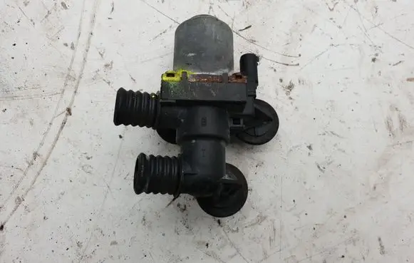 BMW 3 E46 Coolant heater control valve 4111036 64114111036
