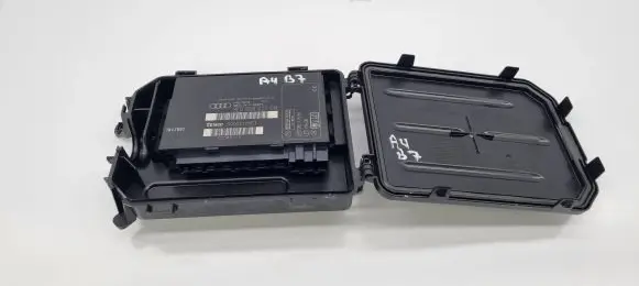 Audi A4 S4 B7 8E 8H Comfort/convenience module 8E0959433CM