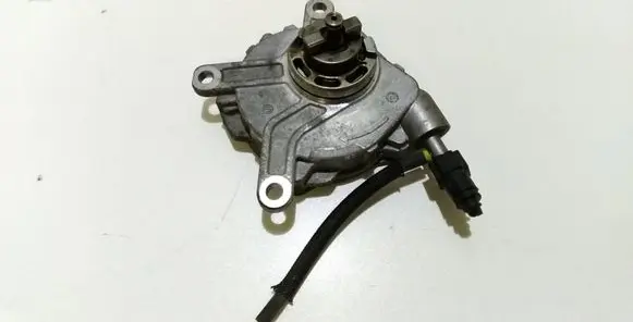 Toyota Avensis T250 Vacuum pump 12090779