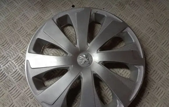 Peugeot 108 R14 wheel hub/cap/trim 426020H120