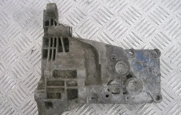 BMW 2 Active Tourer U06 Engine mount bracket 7533840