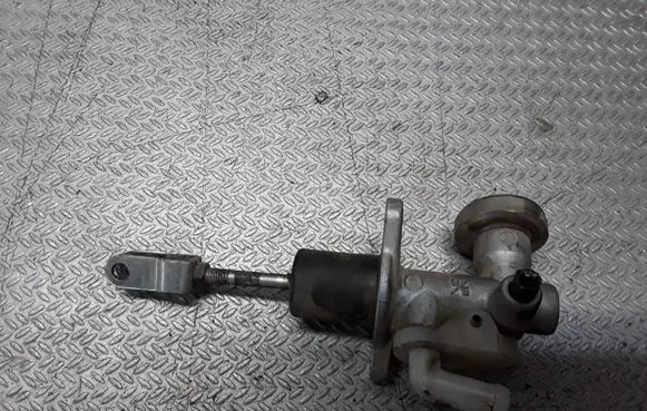 Nissan Navara D40 Clutch master cylinder