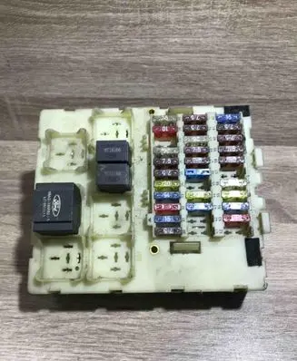 Ford Focus Fuse module 98AG14A073CG