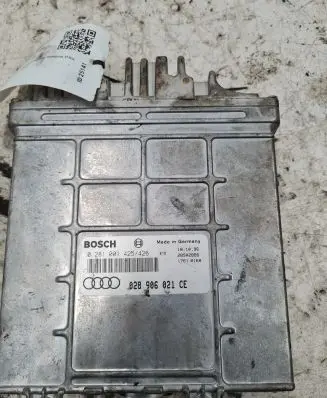Volkswagen PASSAT B5 Engine control unit/module 0281001425