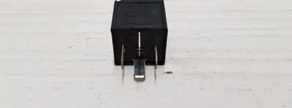 Audi A6 S6 C6 4F Other relay 8K0951253 V23136B6X72