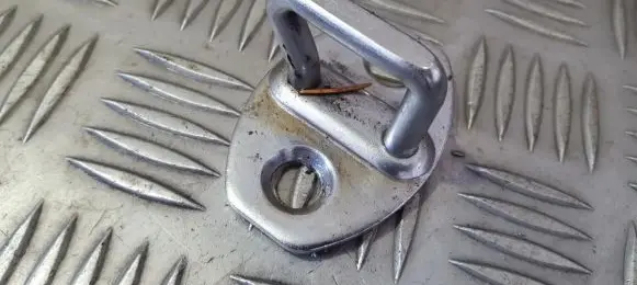 Volkswagen Golf V Front door lock loop/hook striker 