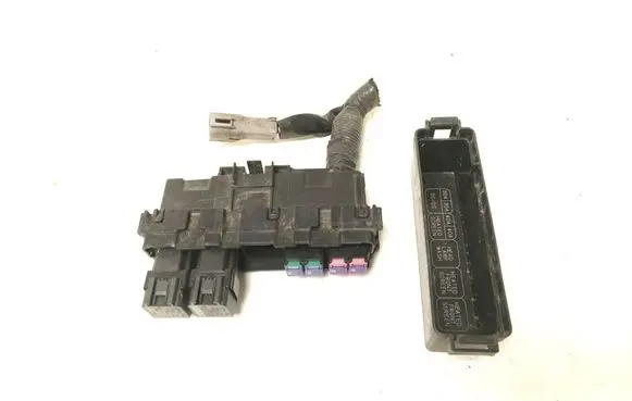 Nissan Qashqai Fuse module 243824BA2D