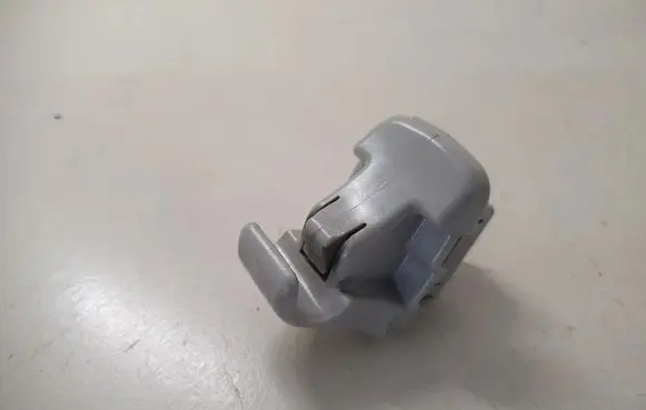 Sun visor clip/hook/bracket