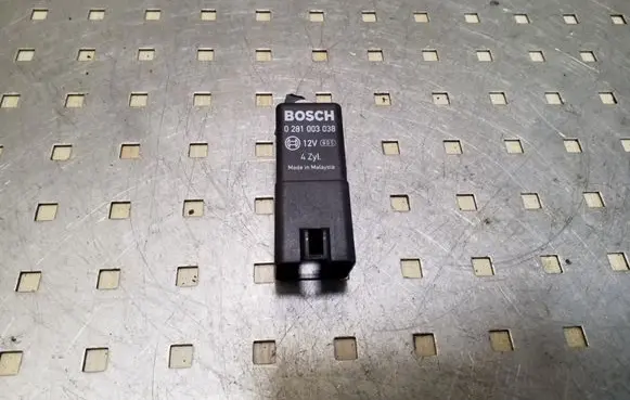 Skoda Superb B6 (3T) Glow plug pre-heat relay 0281003038 038907281D