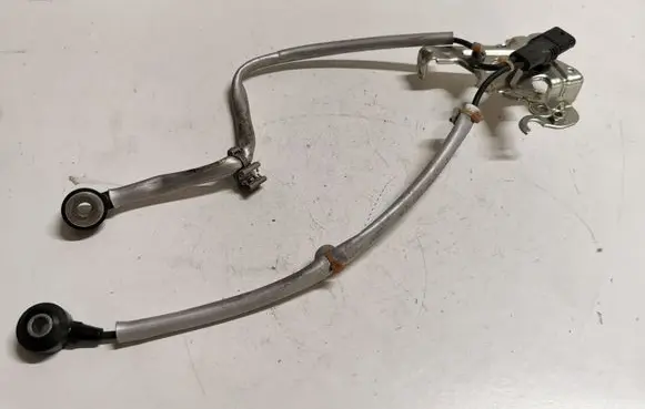 Mercedes-Benz C AMG W205 Detonation knock sensor A0009050902