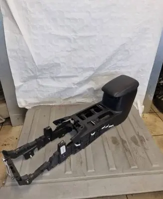 Ford Focus Center console 