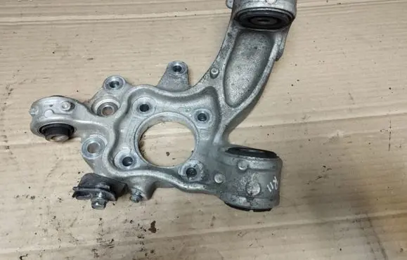 Rear wheel hub spindle/knuckle