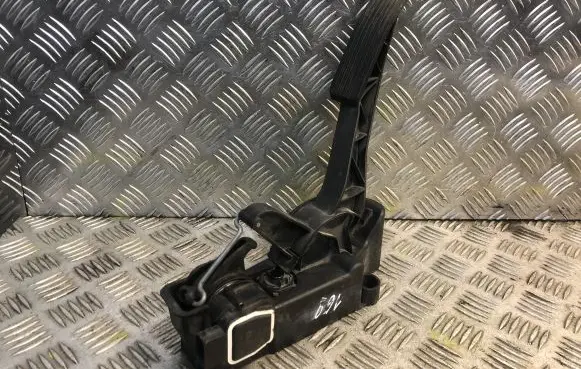 Mercedes-Benz A W169 Accelerator throttle pedal 1693000204