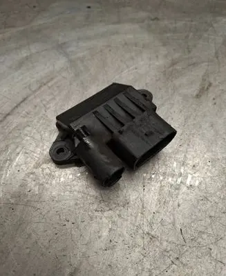 Mercedes-Benz E W211 Glow plug pre-heat relay A6429005801 0522140210 13102035831