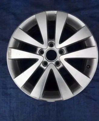 Volkswagen Golf VI R17 alloy rim 