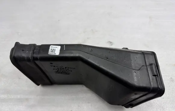 Ford Mustang VI Air intake duct part JR3C9C676AA JR3C9C676