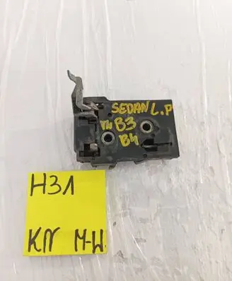 Volkswagen PASSAT B4 Front door lock 357837015G
