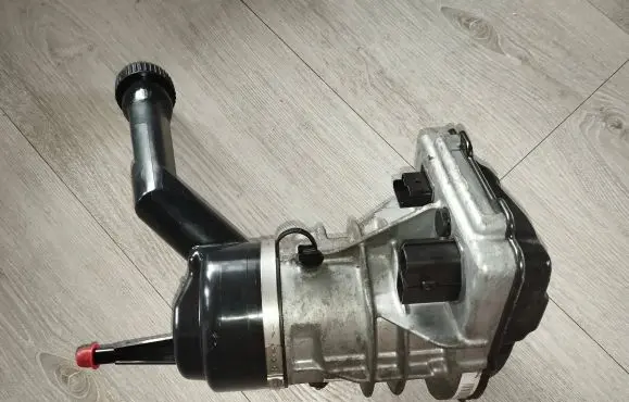 Peugeot Partner Power steering pump 9670700480 A0021544