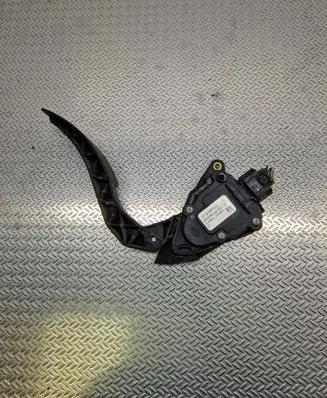 Renault Captur Accelerator throttle pedal 180029347R 04092015 6PV00997807